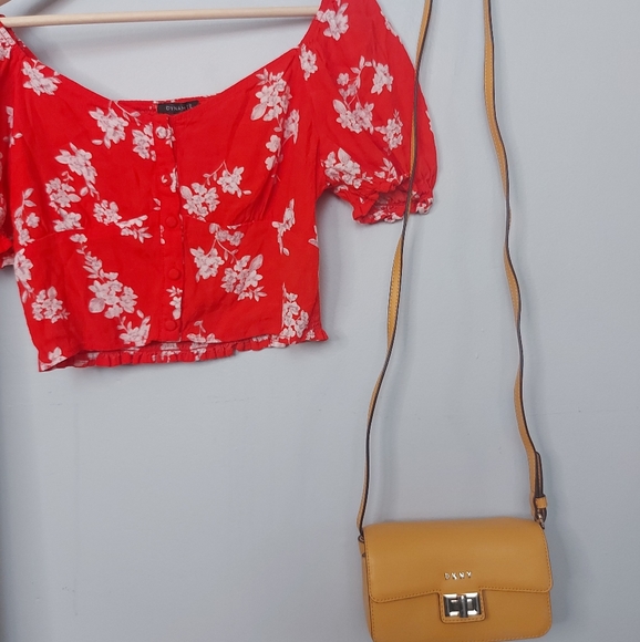 Red Dynamite Crop Blouse - Picture 4 of 4